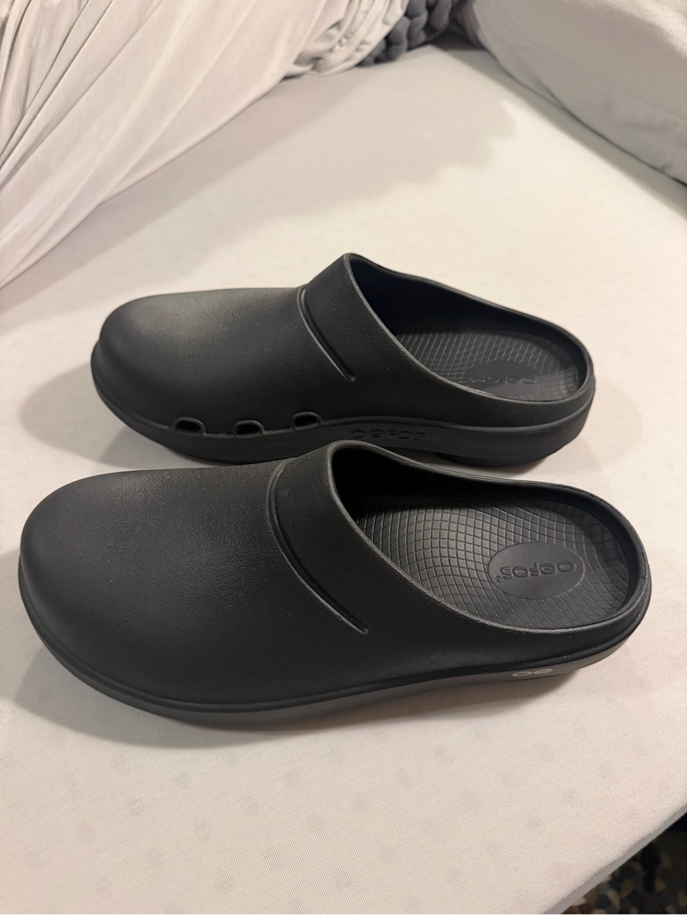 Oofos Oocloog Black Recovery Clogs Size 10 Women’s